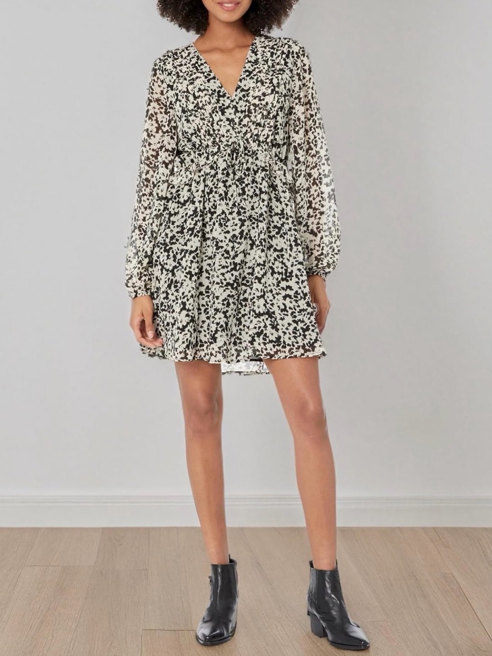 Steve Madden flowy long sleeve mini dress